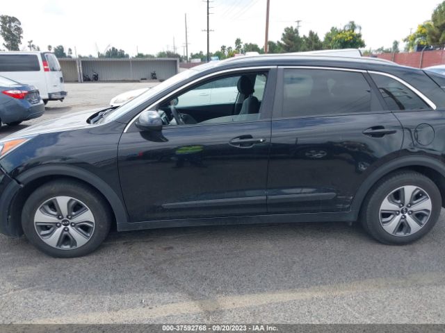 KNDCB3LC5K5265372 KIA NIRO LX