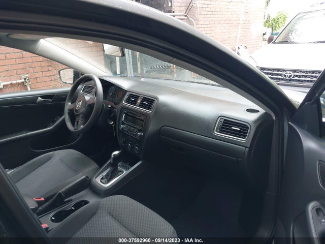 3VW2K7AJ9EM429853 Volkswagen Jetta Sedan S