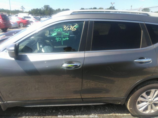 5N1AT2MT8JC829096 Nissan ROGUE S