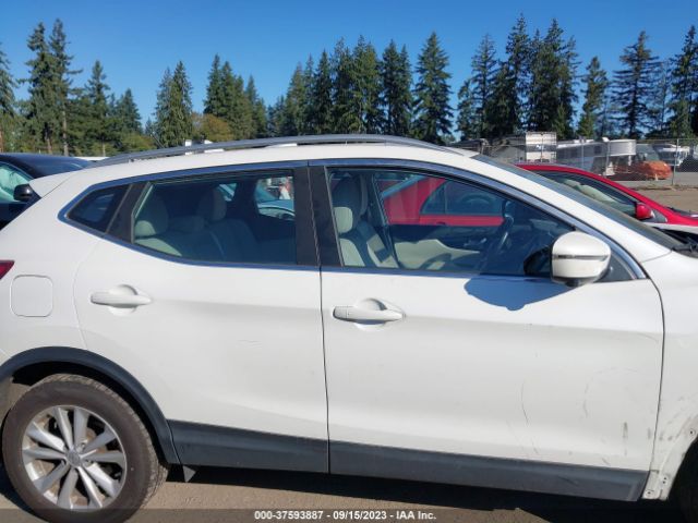 JN1BJ1CR4JW292436 Nissan Rogue Sport Sv