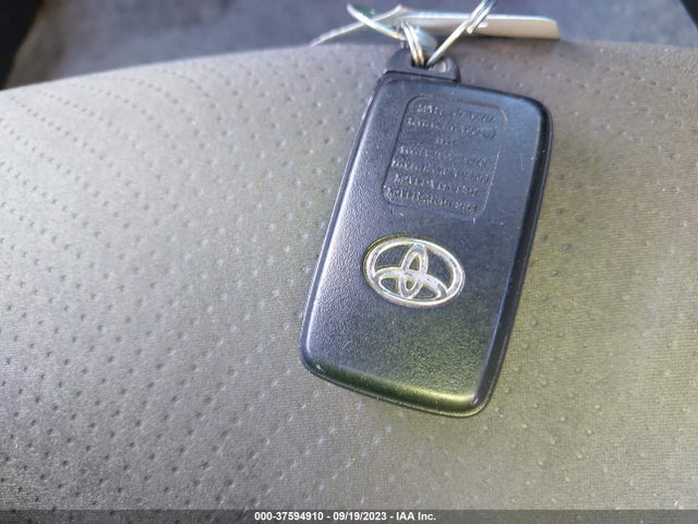 Toyota Prius Four 2015 JTDKN3DU7F1994528 Image 11