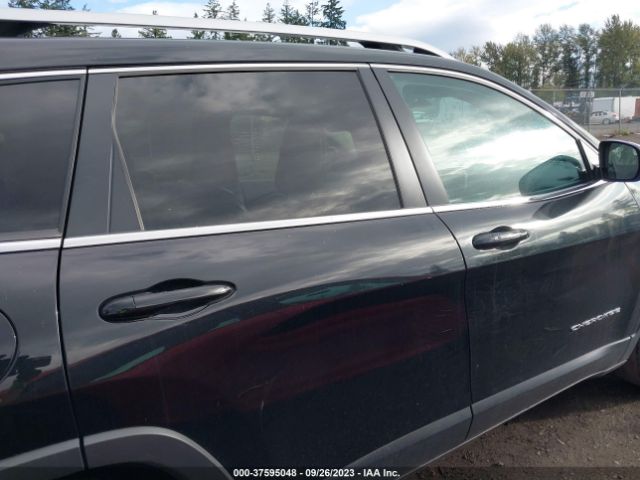 1C4PJLLBXKD207811 Jeep Cherokee Latitude Plus