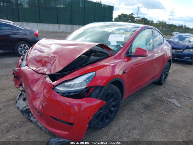 Tesla Model Y Long Range 2021 5YJYGDEE4MF253484 Image 2