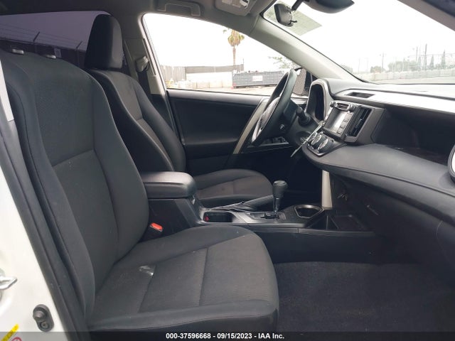 Toyota RAV4 LE 2017 JTMZFREV1HJ143463 Image 5