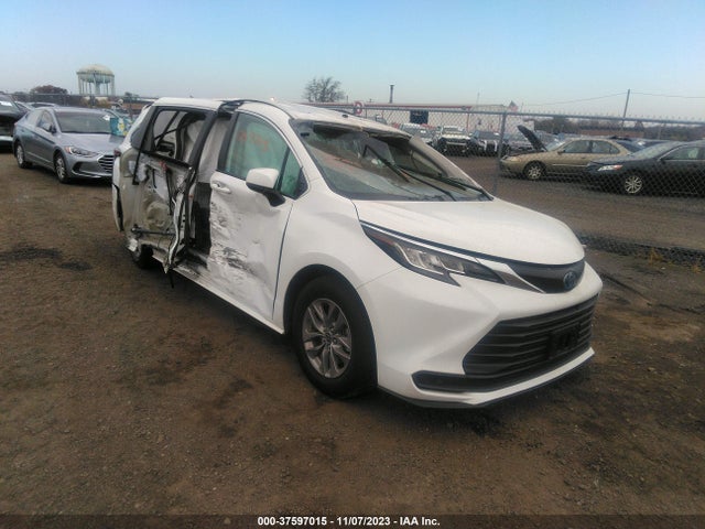 Toyota SIENNA LE 2022 5TDKRKEC2NS101591 Image 1
