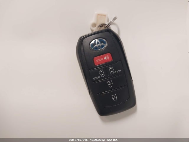 Toyota SIENNA LE 2022 5TDKRKEC2NS101591 Image 11