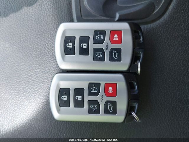 5TDDZ3DC9LS251209 Toyota SIENNA XLE