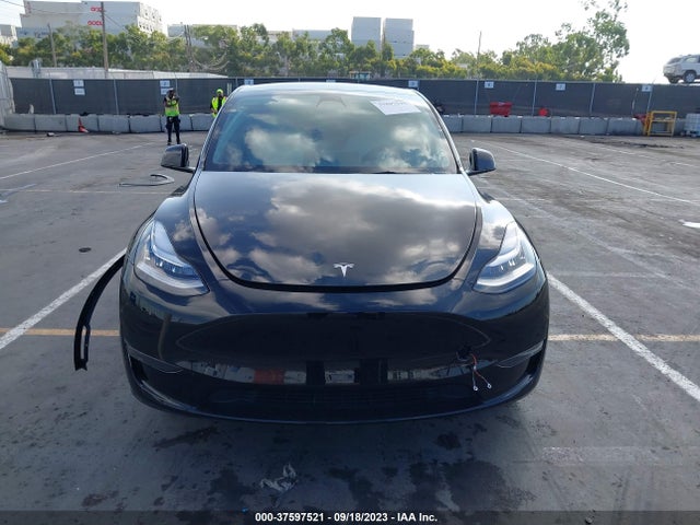 Tesla Model Y Long Range 2023 7SAYGDEEXPA104744 Image 3