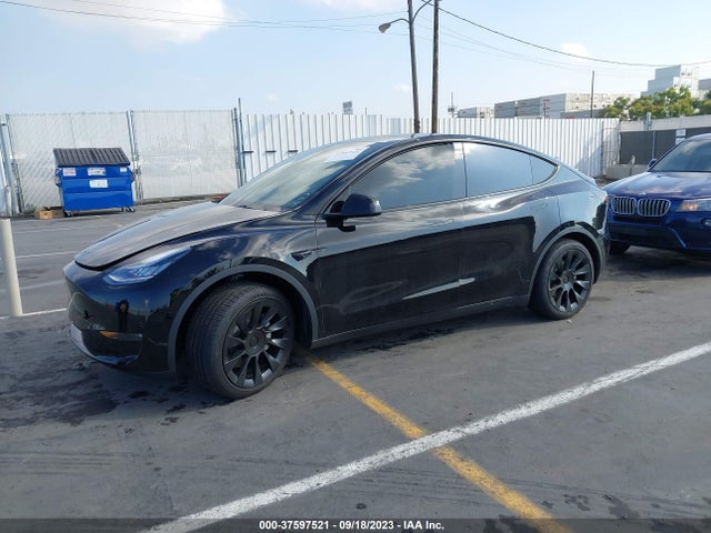 Tesla Model Y Long Range 2023 7SAYGDEEXPA104744 Image 2