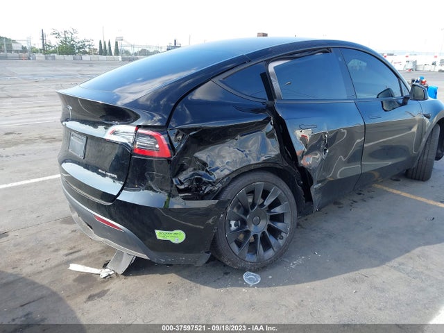 Tesla Model Y Long Range 2023 7SAYGDEEXPA104744 Image 13