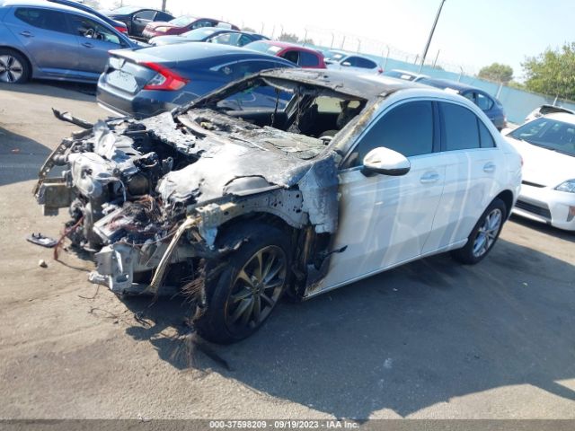 WDD3G4EB5KW024231 Mercedes-Benz A 220