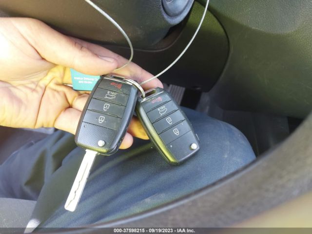 5XYPG4A52HG249255 KIA Sorento Lx V6