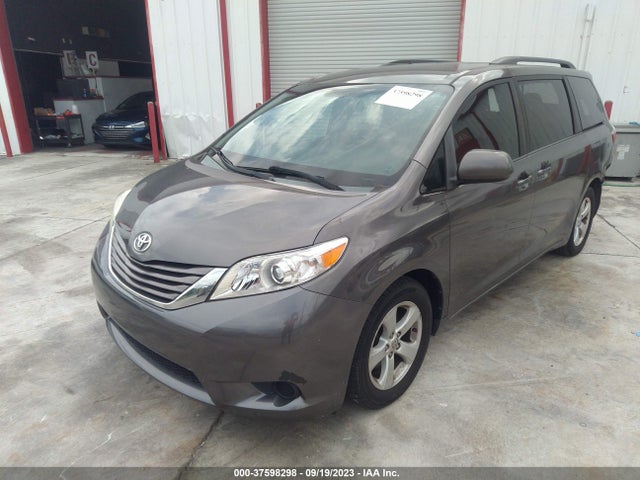 Toyota SIENNA LE 2015 5TDKK3DC6FS583673 Image 2
