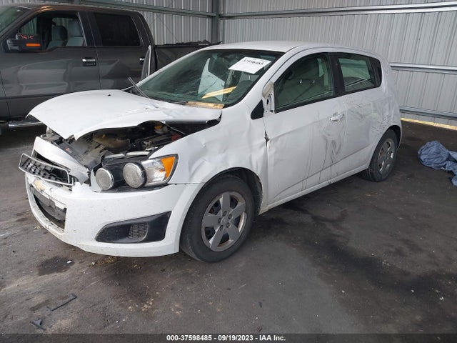 Chevrolet SONIC LS 2016 1G1JA6SH5G4169434 Image 2