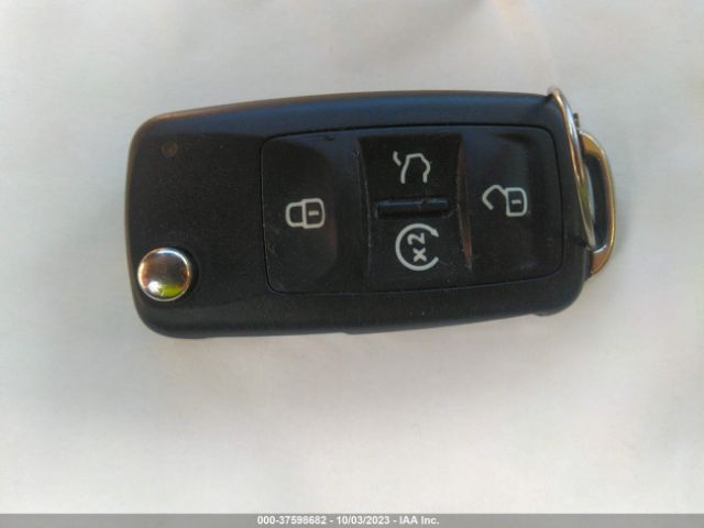 2015 VOLKSWAGEN PASSAT 1VWCV7A33FC073982 Photo 10