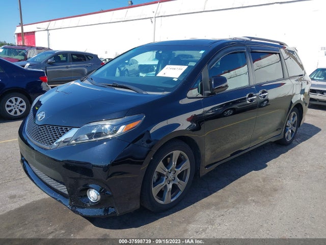 Toyota SIENNA SE 2017 5TDXZ3DC3HS766811 Image 2