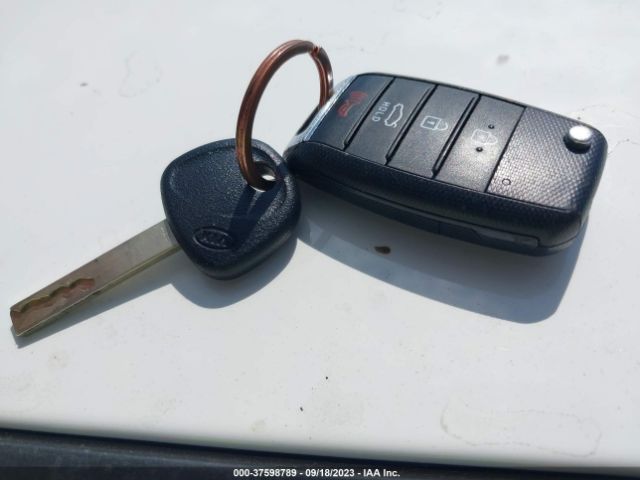 3KPA24AB8KE161082 KIA RIO S