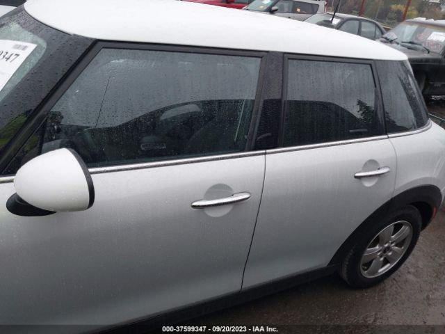 WMWXU1C53G2D09640 Mini COOPER HARDTOP 4 DOOR