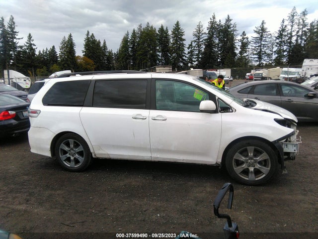 Toyota SIENNA SE 2018 5TDXZ3DC1JS925024 Image 14
