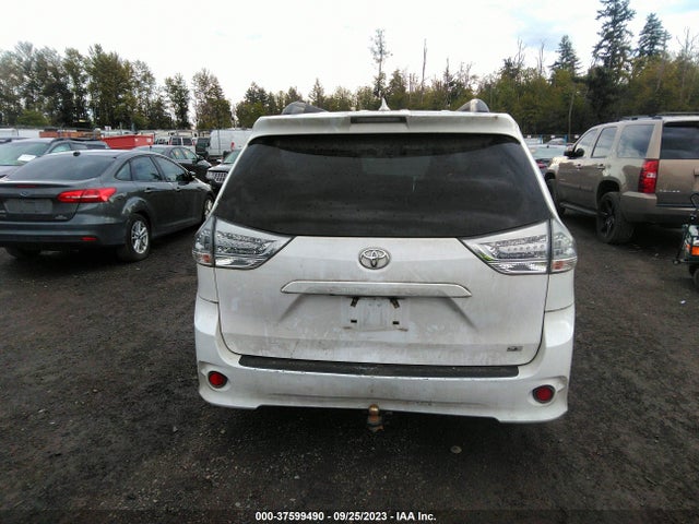 Toyota SIENNA SE 2018 5TDXZ3DC1JS925024 Image 17
