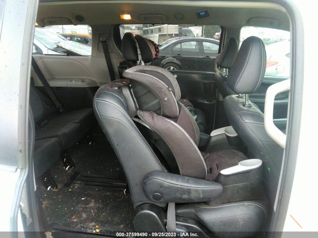 Toyota SIENNA SE 2018 5TDXZ3DC1JS925024 Image 8
