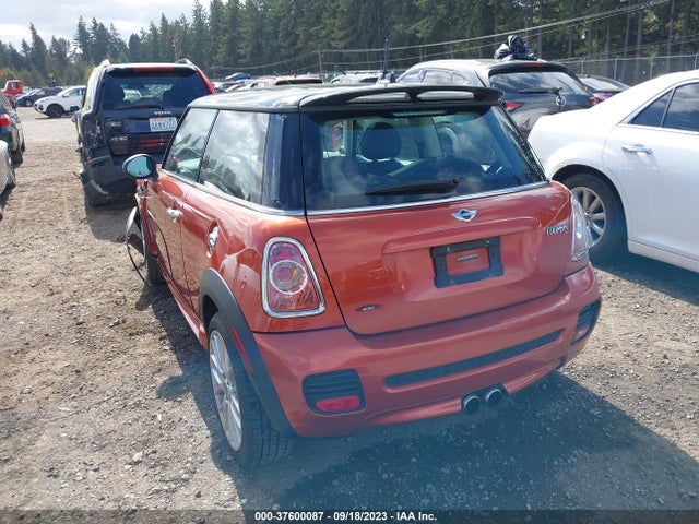 2011 MINI COOPER S WMWSV3C59BTY24399 Photo 2