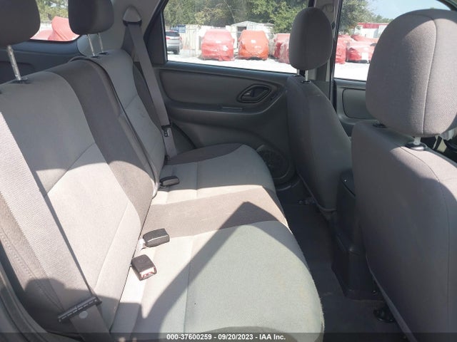 2004 FORD ESCAPE XLS VIN: 1FMYU92174KA82557