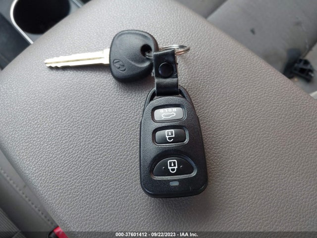 Hyundai ELANTRA SE 2017 5NPD84LFXHH120517 Image 11