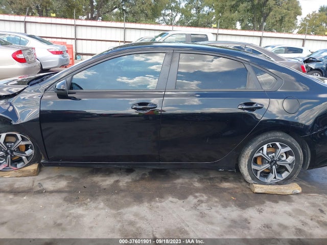 2020 KIA FORTE LXS VIN: 3KPF24AD8LE195130