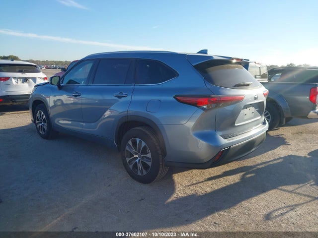 Toyota Highlander Xle 2022 5TDGZRAH8NS123126 Image 3