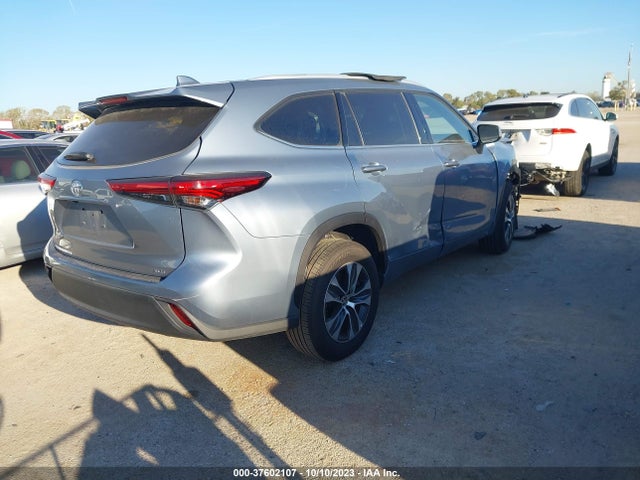 Toyota Highlander Xle 2022 5TDGZRAH8NS123126 Image 4