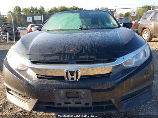 19XFC2F55JE203698 Honda Civic Sedan Lx