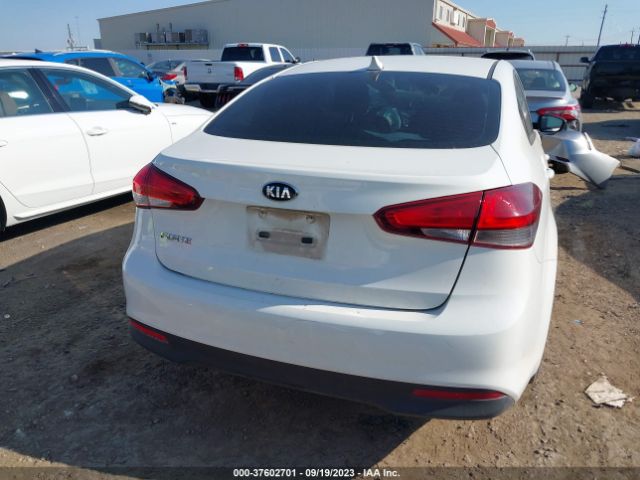 3KPFK4A76JE211588 KIA FORTE LX