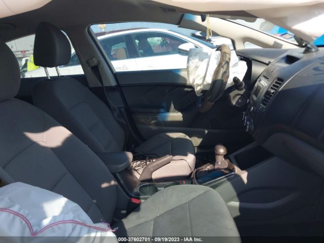 3KPFK4A76JE211588 KIA FORTE LX