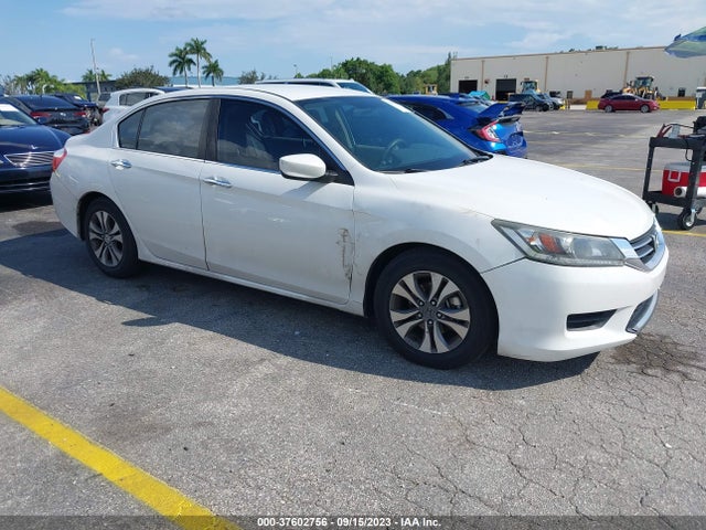 2014 1HGCR2F35EA205588 main image