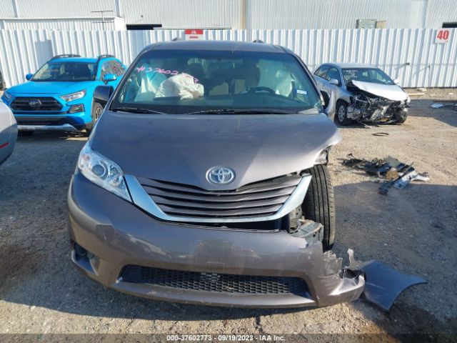 5TDKZ3DC4HS771722 Toyota SIENNA LE