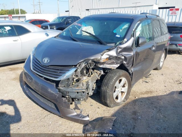 5TDKZ3DC4HS771722 Toyota SIENNA LE