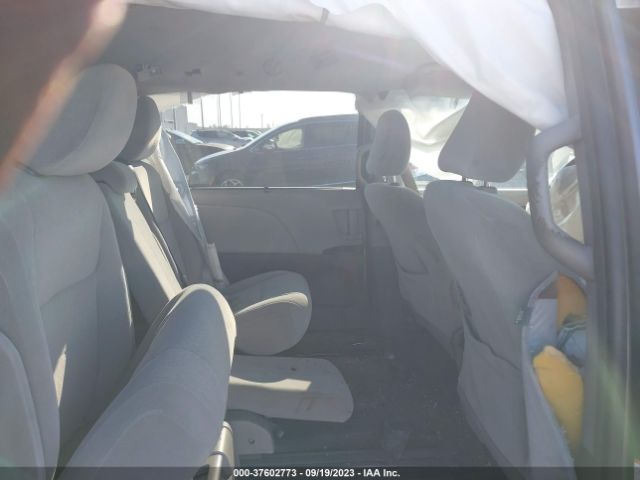 5TDKZ3DC4HS771722 Toyota SIENNA LE