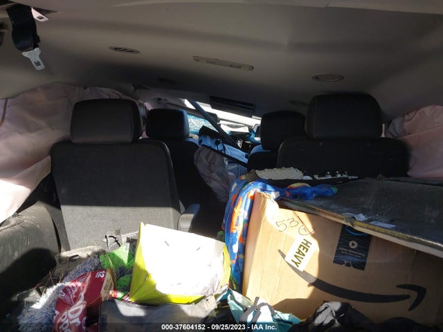 Chevrolet Tahoe Lt 2018 1GNSKBKC3JR395530 Image 8