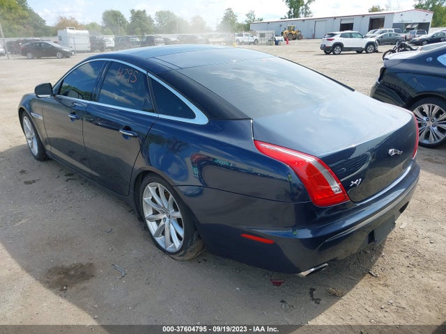 2011 JAGUAR XJ SAJWA1CBXBLV17190 Photo 2