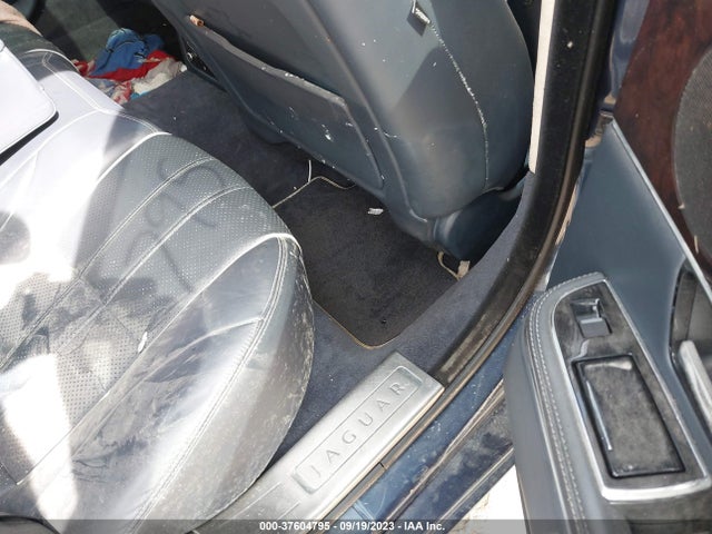 2011 JAGUAR XJ SAJWA1CBXBLV17190 Photo 7