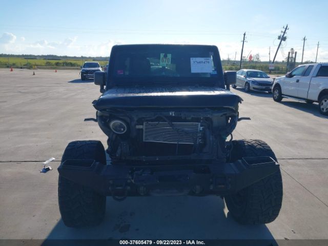 1C4HJWEG8EL126878 Jeep Wrangler Unlimited Sahara