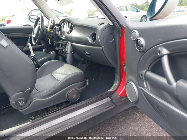 2006 MINI COOPER WMWRC33526TJ77600 Photo 4