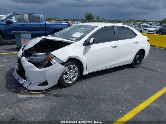 Toyota COROLLA LE 2019 5YFBURHE4KP888083 Image 2