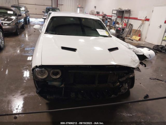 2C3CDZAGXJH219485 Dodge Challenger Sxt