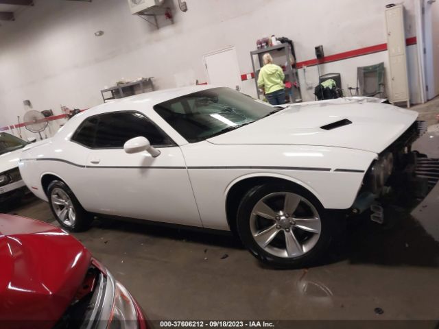 2C3CDZAGXJH219485 Dodge Challenger Sxt