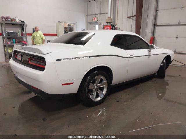 2C3CDZAGXJH219485 Dodge Challenger Sxt