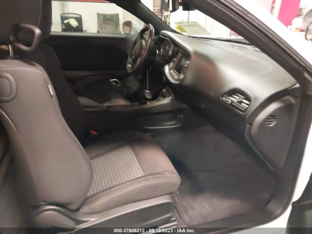 2C3CDZAGXJH219485 Dodge Challenger Sxt