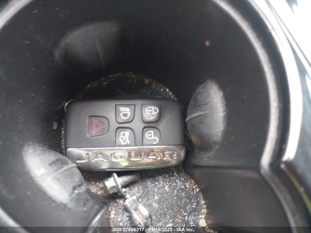 2017 JAGUAR XE SAJAK4BV1HA965486 Photo 10