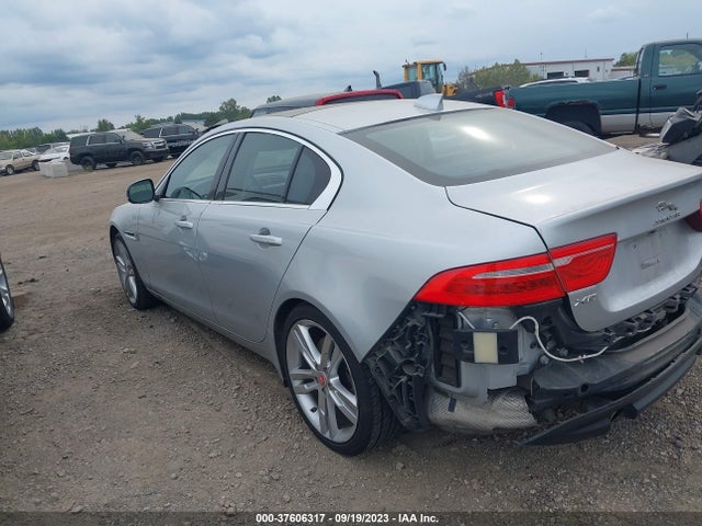 2017 JAGUAR XE SAJAK4BV1HA965486 Photo 2